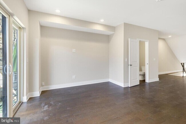Building Photo - 1250 N 25th St