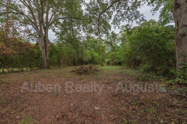 Building Photo - 1973 Battle Row