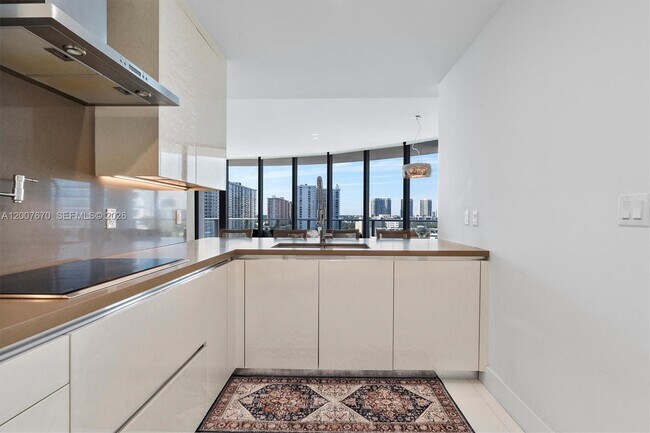 Building Photo - 17475 Collins Ave