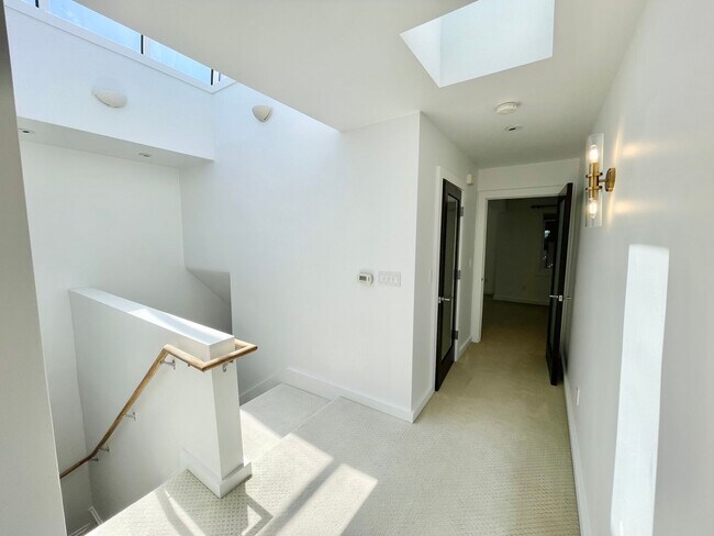 Building Photo - Contemporary, Stunning 3BR/2.5BA Noe Valley Home w/Tranquil Garden! PROGRESSIVE