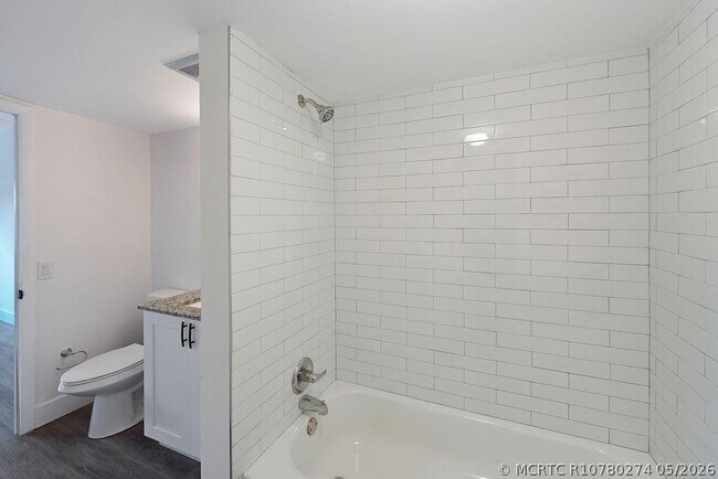 Building Photo - 1400 NE 57th Ct
