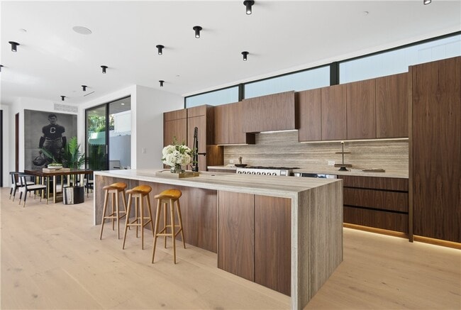 Building Photo - 400 Heliotrope Ave