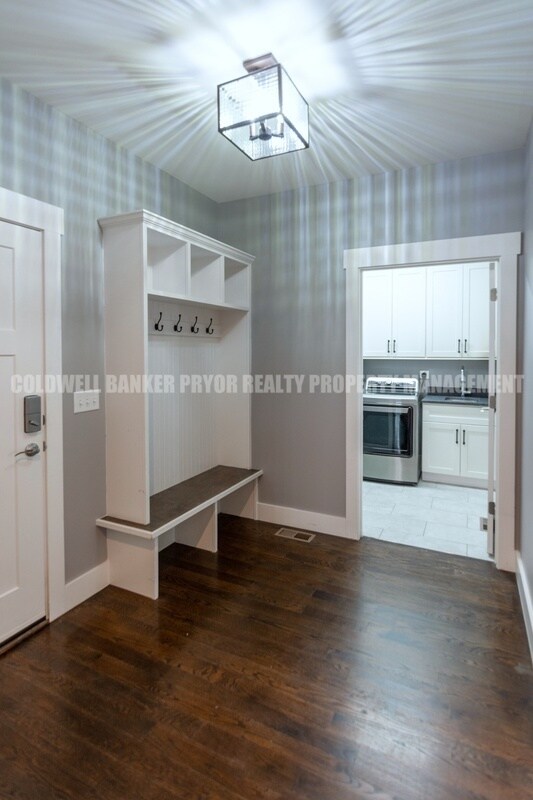 Building Photo - 9618 Shooting Star Cir