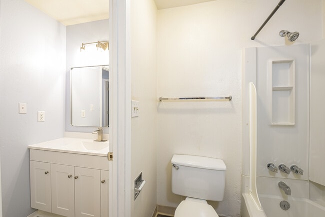 Building Photo - 720 City Park Ave