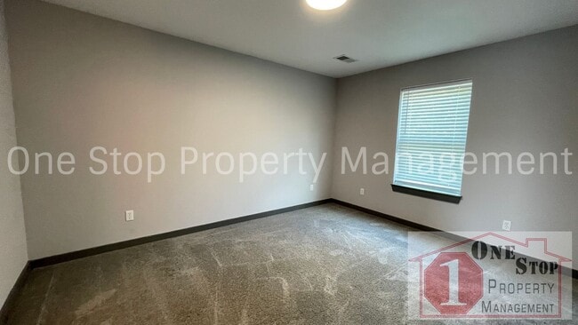 Building Photo - 3 Bedroom, 2.5 Bath Modern Townhome in Nor...