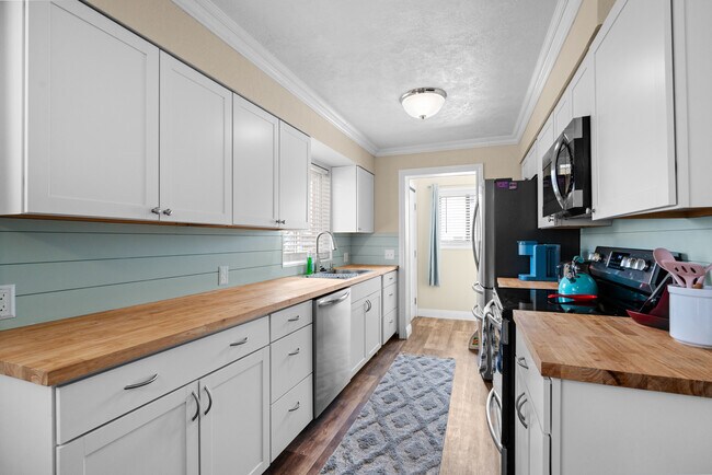 Building Photo - 428 Edwards Ave