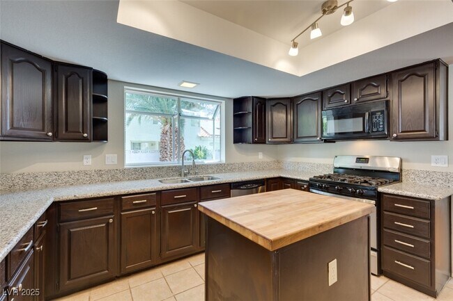 Building Photo - 292 Kershner Ct