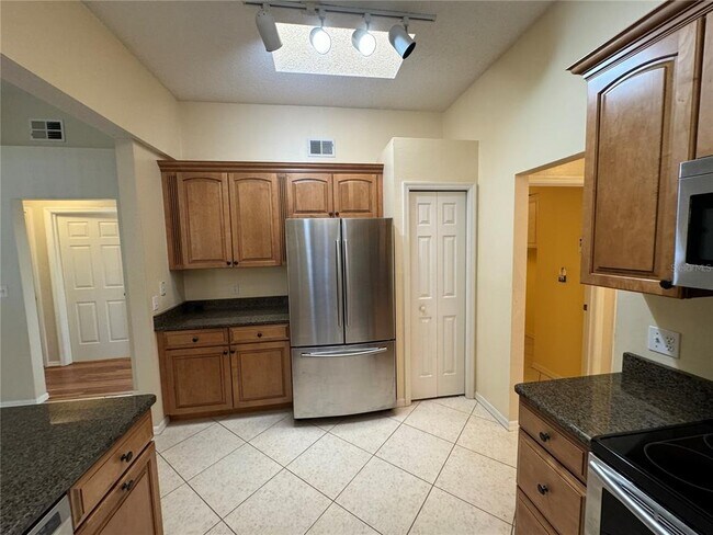 Building Photo - 302 Bluff Pass Dr