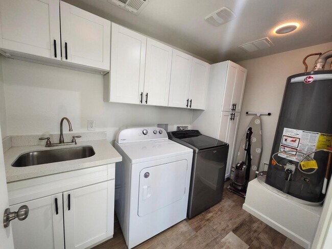 Building Photo - 7225 E Villa Way