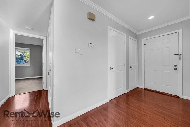 Building Photo - 963 Ridgeview Ct