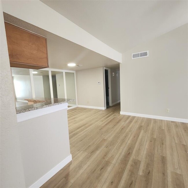 Building Photo - 14777 Wunderlich Dr