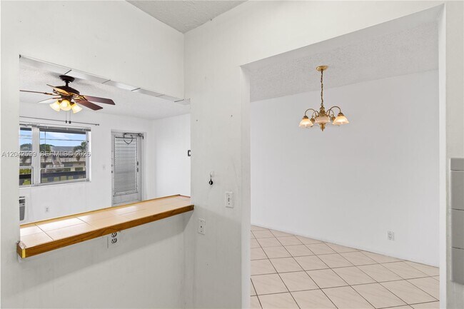 Building Photo - 237 Camden J