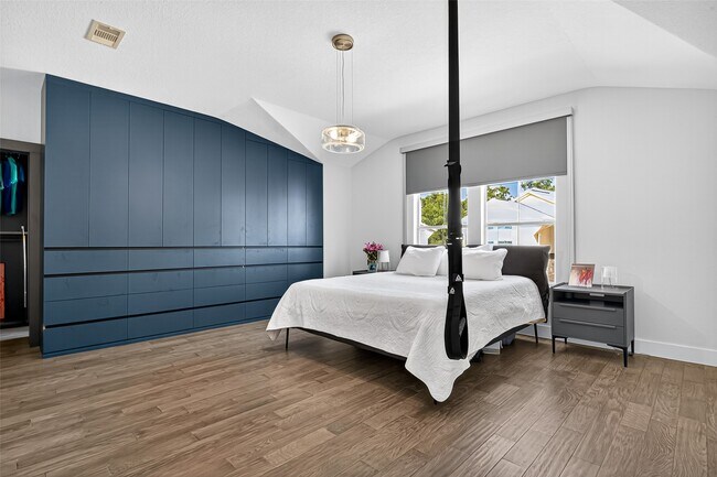 Building Photo - 10021 Hillside Bayou Dr