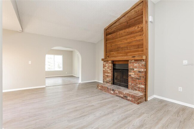 Building Photo - 105 Whispering Pines Ct