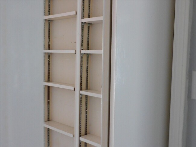 Building Photo - 414 1st St