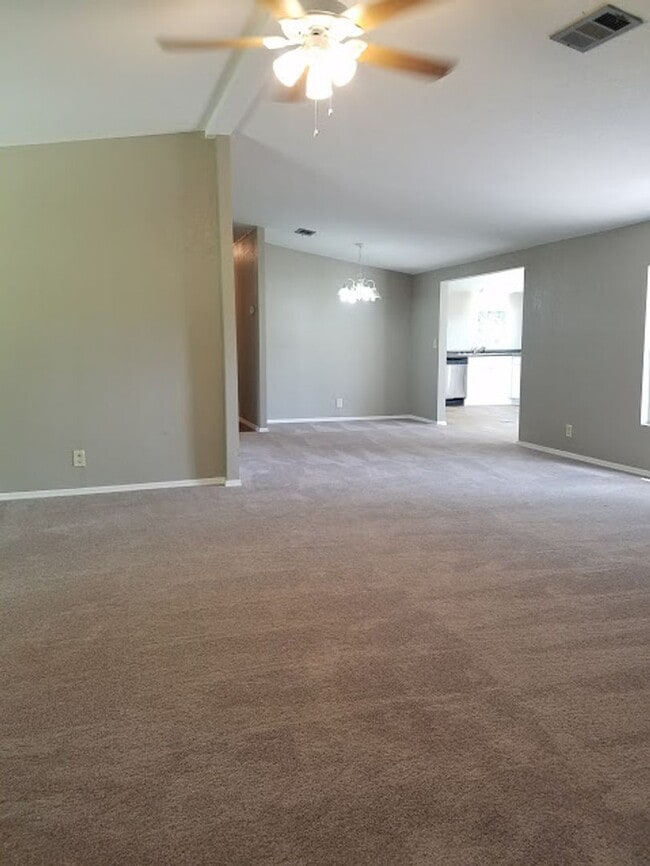 Building Photo - 3 Bed 2 Bath Bring your horses or livestock, the property is zoned agriculture