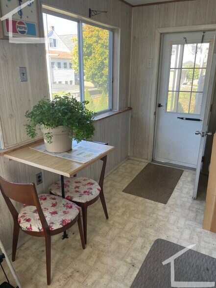 Building Photo - 176 Powder House Blvd