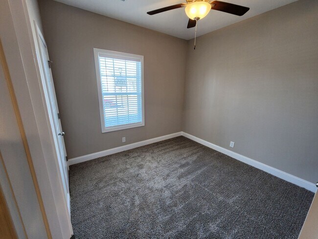 Building Photo - Welcome To Clarksville!