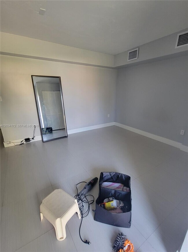 Building Photo - 15250 SW 154th Ave