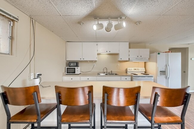 Building Photo - 14783 S Wandcrest Dr