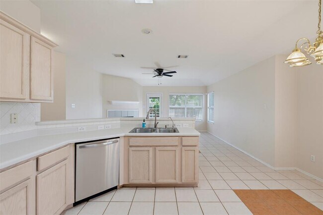 Building Photo - 3705 Crownover St