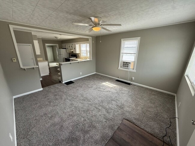 Building Photo - 3 Bed 1 Bath House located in Hoopeston, IL
