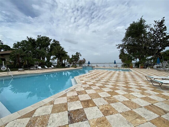 Building Photo - 225 S Tropical Trail