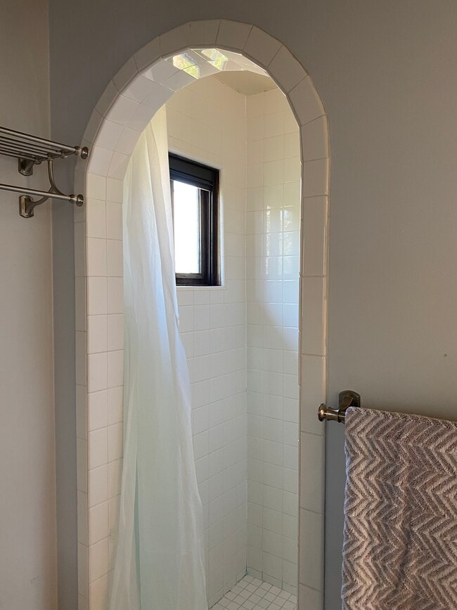 Shower - 12254 Darlington Ave