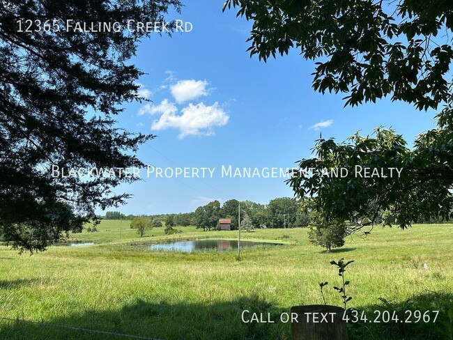 Building Photo - Farm House in Bedford County near Huddleston