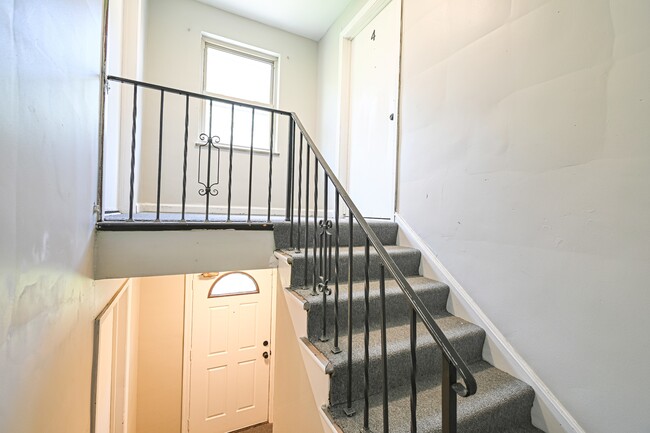 Building Photo - 7139 Eastlawn Dr