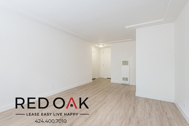 Building Photo - Lovely One Bedroom with Large Windows, Sta...