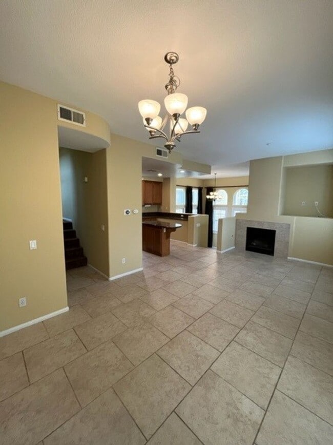 Building Photo - 2852 Villas Way