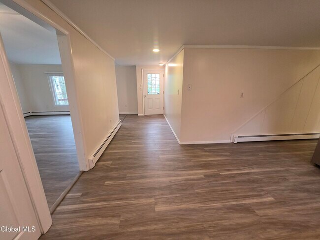 Building Photo - 112 Carriage House Ln