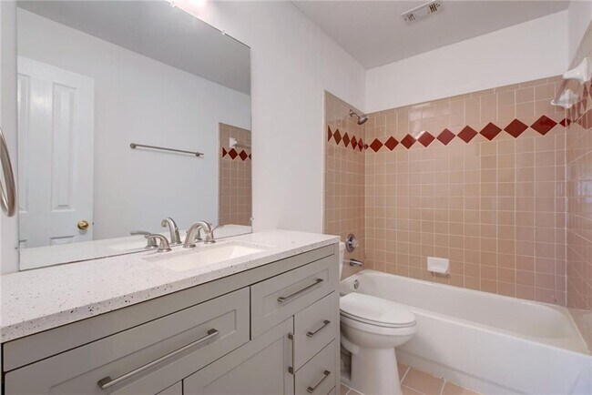 Building Photo - 1801 Hickory Ridge Cove