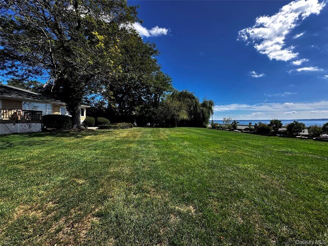 Building Photo - 1090 Bayhead Dr