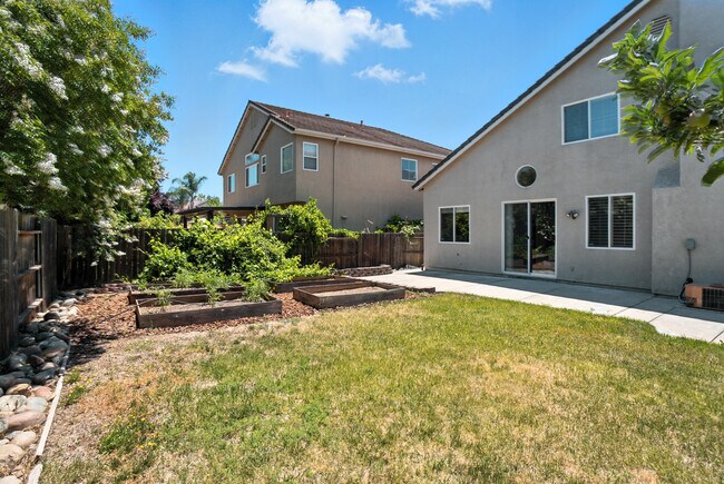 Building Photo - 9437 Red Spruce Way