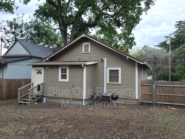 Building Photo - 1510 W 5th St