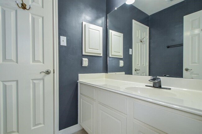 Building Photo - 3223 Forrester Dr