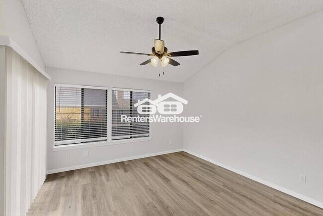 Building Photo - MOVE IN READY - 3BED/2.5BATH - CARROLLTON ...