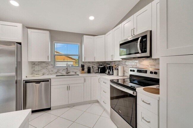 Building Photo - Waterway Cove