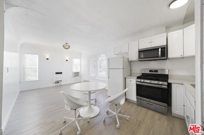 Building Photo - 424 N Reno St