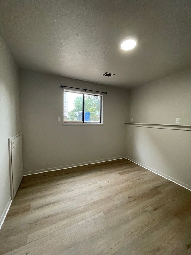 Building Photo - 607-609 Parker St