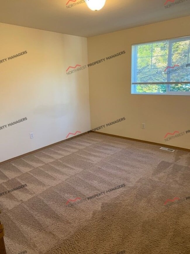 Building Photo - r95