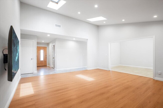 Building Photo - 7365 Pomelo Dr