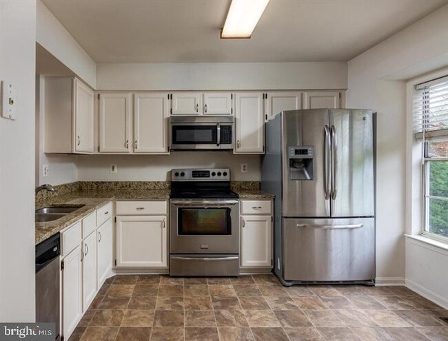 Building Photo - 8734 Ruppert Ct