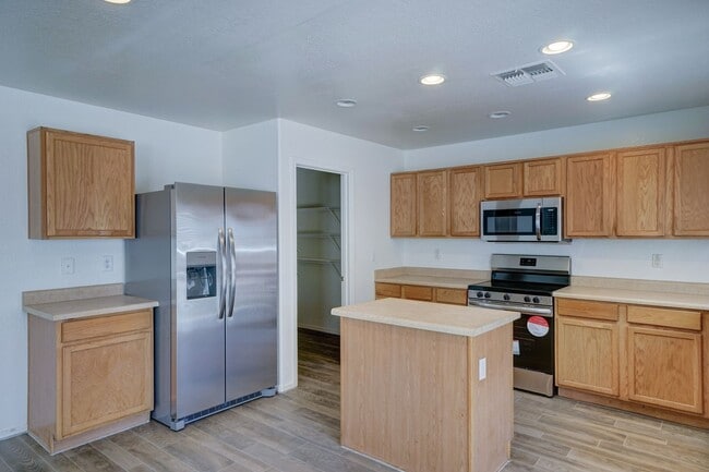 Building Photo - AVAILABLE NOW!!! Oversized Bedrooms in Johnson Ranch