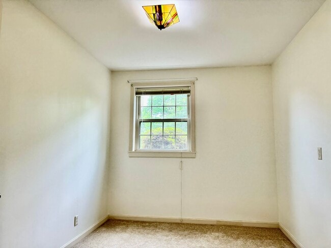 Building Photo - Nice 4BR Home in Perfect Location