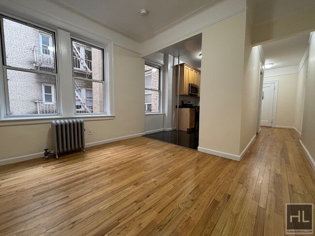 Building Photo - 117 W 13th St