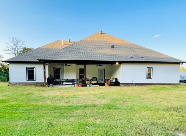 Building Photo - 21189 Meadows Acres Dr