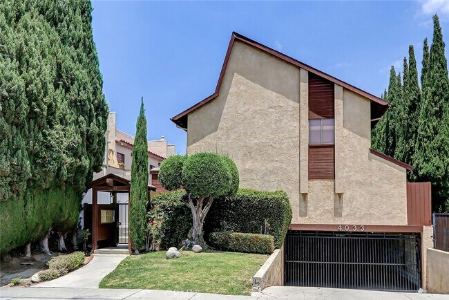 Outside of Building - 4033 W 182nd St